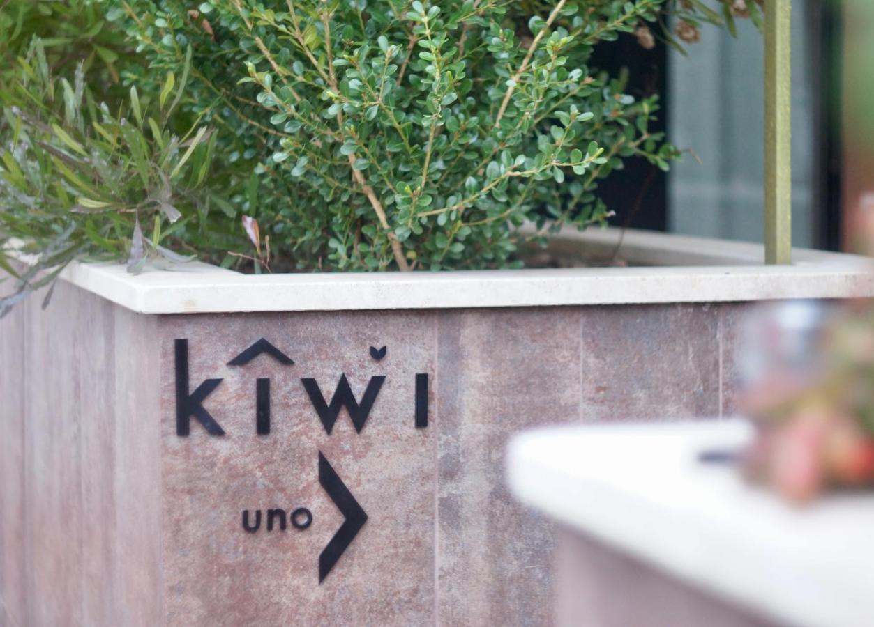 Kiwi Latina Exterior foto
